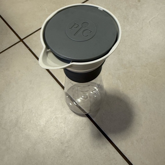 Pampered Chef Gray and Clear Dressing Mixer - Picture 3 of 3